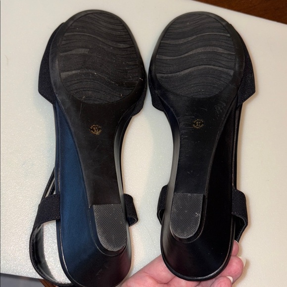 East 5th open toe sling back shoe sandals 1.5” wedge heel fabric black silver - Picture 10 of 11